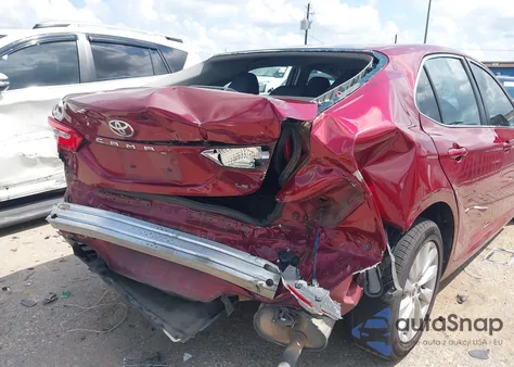 2018 Toyota Camry Le из США, поврежденный, VIN 4T1B11HKXJU610897